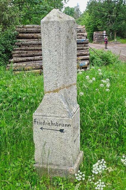 Dreieckiger Stein