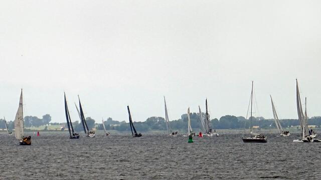 44 Segelboote sind bei der „Midsummersail‟ von Wismar nach Töre unterwegs. Foto: Helmut Kuzina