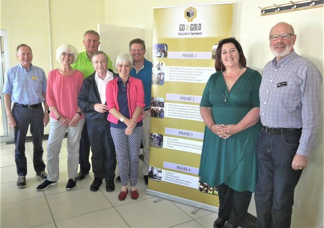 Ravenmead Highschool Besuch einer rotarischen Delegation vor Ort im Oktober 2019 (von links: Robert Kydd (RC Helderberg-Sunrise), Irmgard König, Richard Saxby (RC Helderberg-Sunrise), Bernhard Maisch (RC Marburg), Inge Maisch, Ulrich-Karl König (RC Marburg-Schloss), Karin Rademeyer (G4G), Rolf Justi (RC Marburg) | Foto: Bernhard Maisch