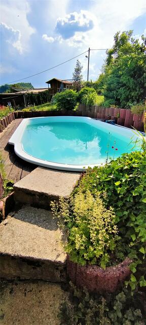 ...okay, inmitten der Natur steht auch noch ein Pool, der für Erfrischung sorgt. ;-)