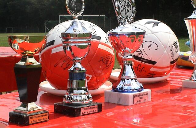 Ein Teil der Siegerpokal
