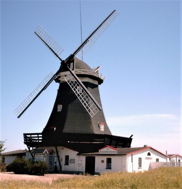 im Jahr 2006 war die Mühlenwelt noch in Ordnung, zumindest äußerlich wurde die inzwischen als Restaurant genutzte Mühle als solche erhalten