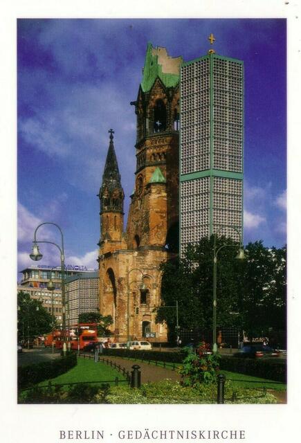 Ältere Ansichtskarte, Kaiser-Wilhelm-Gedächtniskirche, alter und neuer Turm. Damals gab es weder das Upper-West noch das Waldorf-Astoria, beide überragen heute die Kirche und bilden die Skyline City West