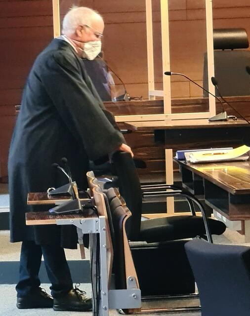 Rechtsanwalt Wolfgang Grötsch in Verhandlungspause
