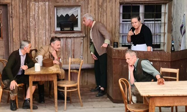 Am Volksempfänger in der Dorf- …