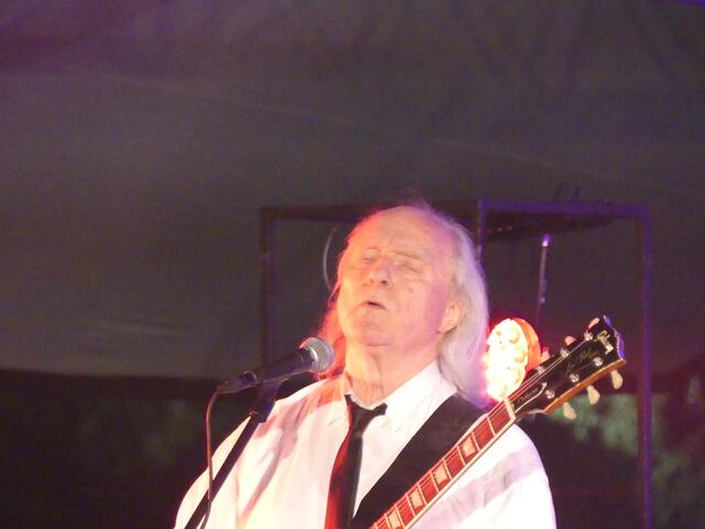 Helmut Wockelmann (Gitarre / Gesang)