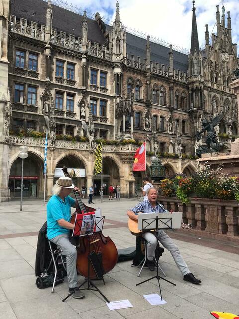 Duo Peter & Joe, Marienplatz München
