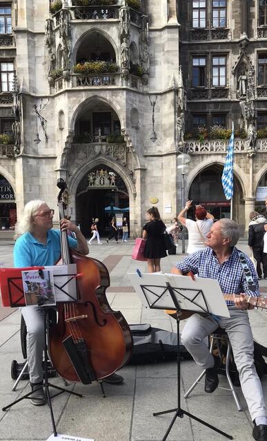 Duo Peter & Joe, vor Münchner Rathaus