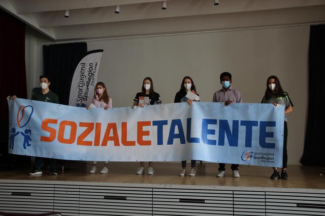 Die Nominierten der Altersklasse 14-17 Jahre (AK14-17):
Taylor Hoare, Rilana Schönherr, Pia Lange, Lena Spohr, Gowtham Paskaran, Hanna Wendt