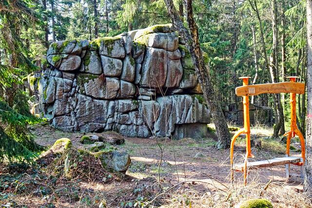 Die Große Teufelsmühle besteht aus Ramberggranitfelsen. Man spricht hier von einer Wollsackverwitterung