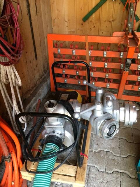 Der neue Stolz des Vereins: Die vollelektronische Pumpenanlage.