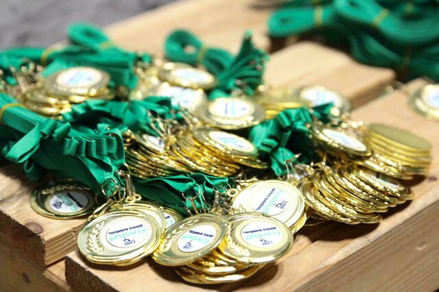 Jeder Teilnehmer bekam eine Medaille | Foto: Tina Möller