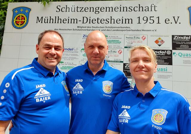 Peggy Wölk, Thomas Westerwald und Thomas Baier bereiten sich auf die deutschen Meisterschaften der Sportschützen vor.
