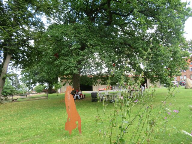 Viel Platz unter dem Baum.