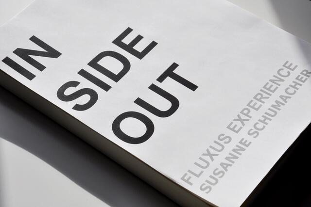 EXHIBITION INSIDE OUT von SUSANNE SCHUMACHER.  Vom 12. bis 14. August 2021 in Berlin, Flughafen - Tempelhofer Feld, Haus 104.