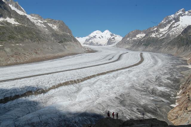 Der Aletschgletscher, der größte Gletscher der Alpen (2021). Pro Jahr verliert er zwei Prozent an Masse. Jeder kann sich ausrechnen, wann er verschwunden sein wird.