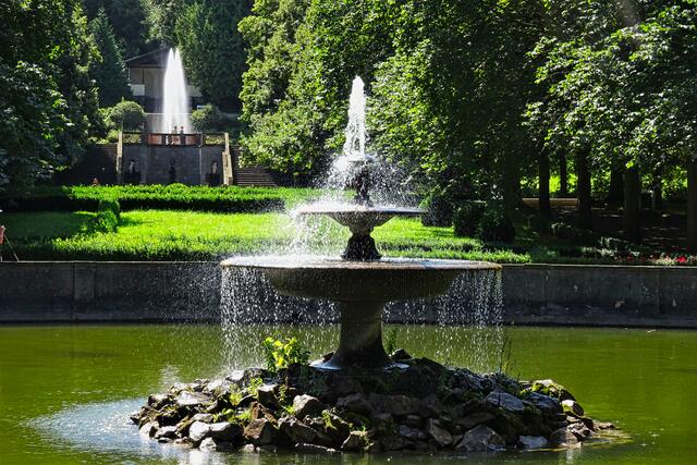 die von Lenne` geschaffene Wasserachse im  Schlosspark