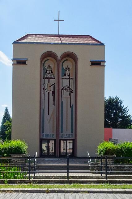 moderne katholische Kirche in Ballenstedt