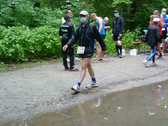 Der Spargelsprinter nach dem Zieleinlauf. Es war trotz Nieselregens ein fantastisches Erlebnis nach 16 Monaten wieder an einer Laufveranstaltung teilzunehmen.