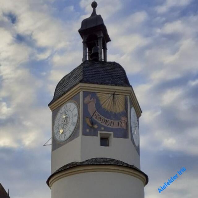 Für Manfred, durch das Ausschneiden wird das Bild unscharf. LG Iris