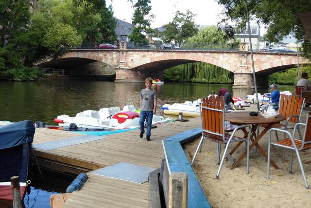 Lahnpartie am Trojedamm mit der Weidenhäuser Brücke.
