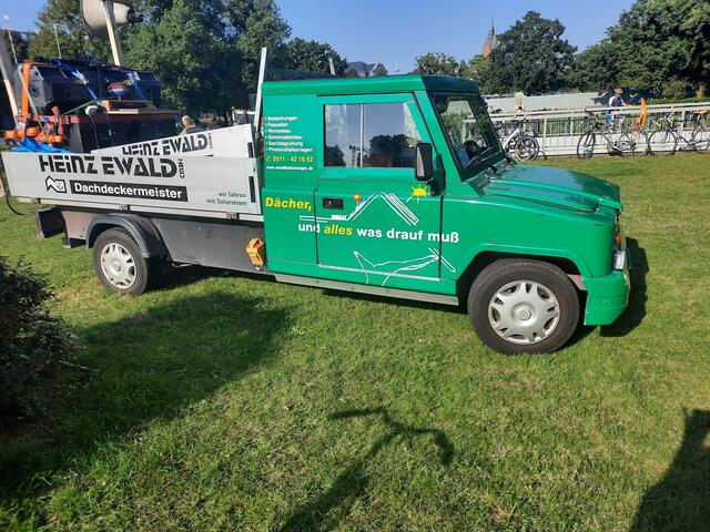 Als Lautsprecherwagen: Selbstgebauter E-Lkw des "Dachdecker Ewald". Selbstgebaut, weil die Industrie es nicht schafft, so was zu bauen ....