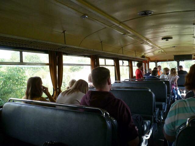 Ein Schienenbus braucht keine Wendeschleife. Der Fahrzeugführer wechselt nur von einem Ende zum anderen des Fahrzeugs - und ab geht die Post.