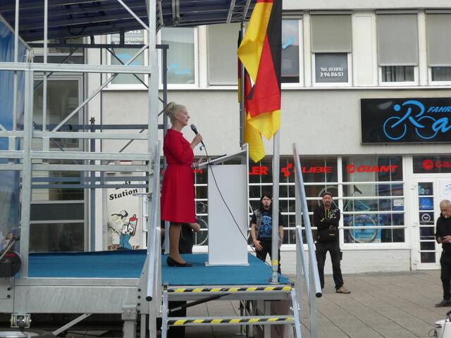 Hier Frau Federau am Rednerpult