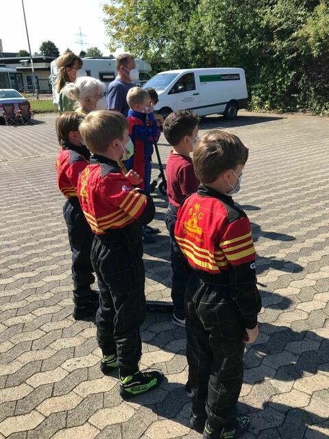 Spannung bei der Siegerehrung der K1