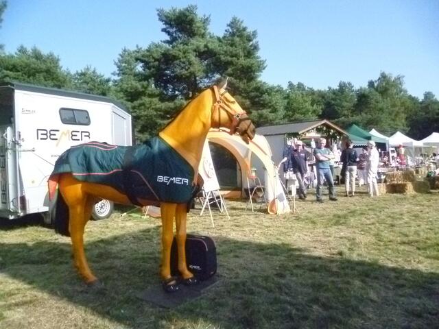 künstliche Pferde gab es auch !