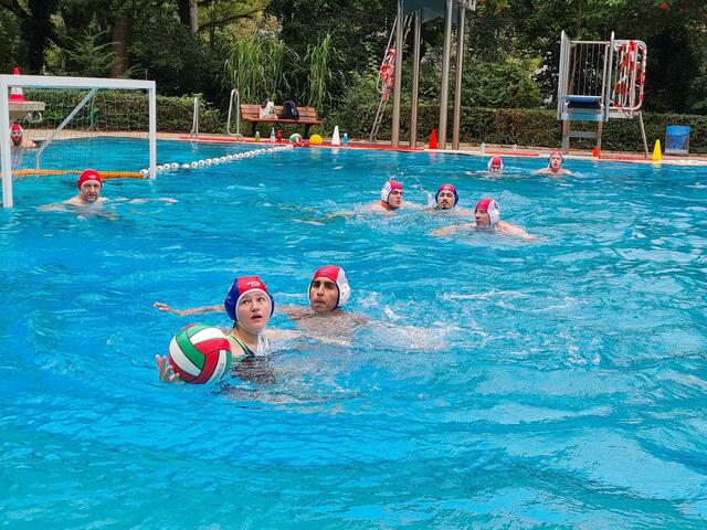 Trotz langer Spielpause ging es im Arpker Waldbad flott zur Sache. | Foto: Lehrter SV