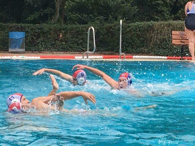 Trotz langer Spielpause ging es im Arpker Waldbad flott zur Sache. | Foto: Lehrter SV