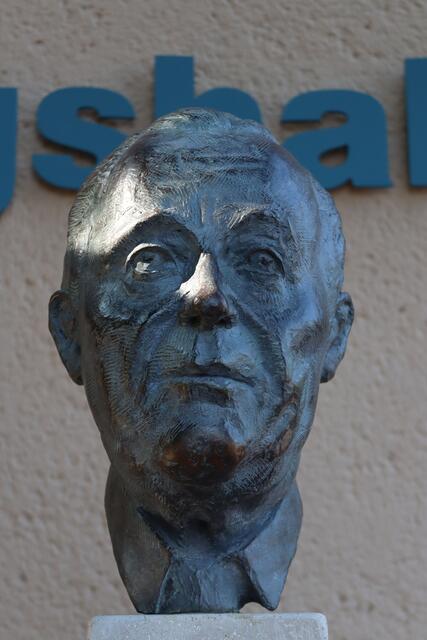 Prof. Reinhold Linger, 1902-1968, Generalplaner der "iga" 1961, Landschafts-und Gartenarchitekt, Büste Karsten Kunert