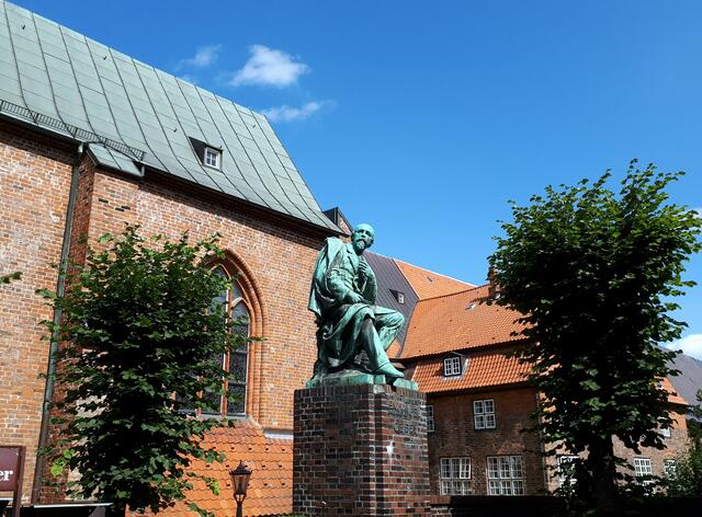 Denkmal "Emanuel Geibel" (1815-1884) - geboren und gestorben in Lübeck