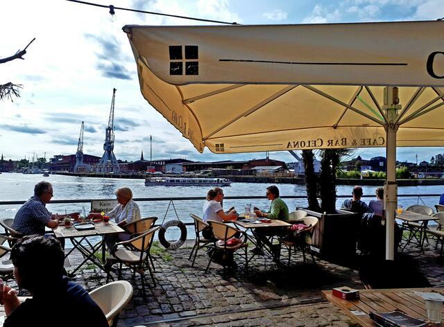 Café und Bar CELONA