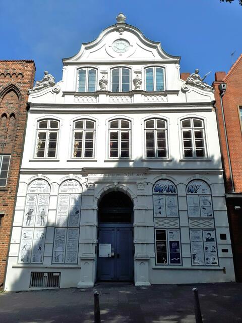 Am "Buddenbrookhaus" - es wird zur Zeit saniert.