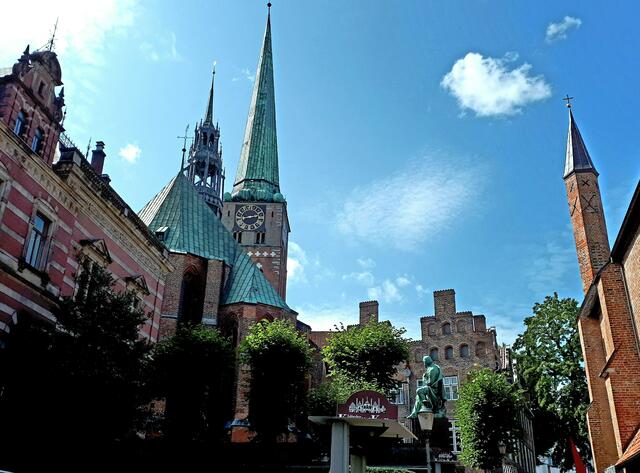 Ansicht seitlich des Hospitals zum Heiligen Geist mit Blick auf die St. Jakobi-Kirche