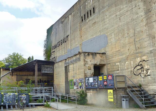 Der Bunker befindet sich auf dem Innenhof Schöneberger Straße 23 A.
