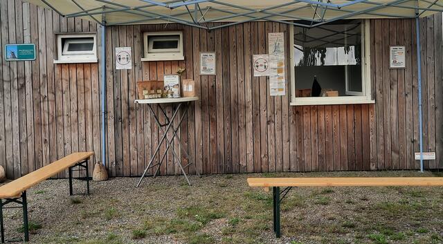 handwerklich erzeugte Produkte werden angeboten