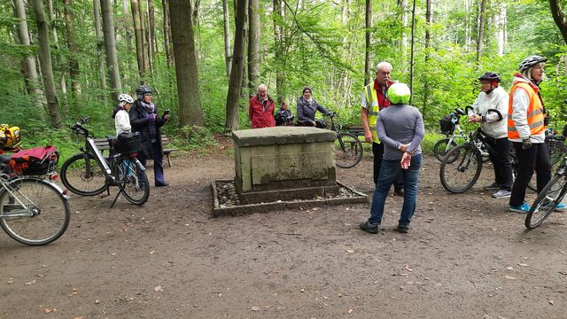Heiliger Quelle / Brunnen. ... Eine Radtour des https://www.ADFC-Langenhagen.de