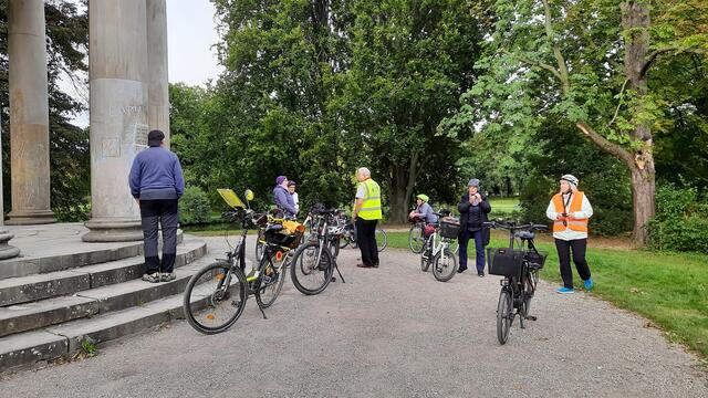 Radfahrgruppe auf Tour. ... Eine Radtour des https://www.ADFC-Langenhagen.de