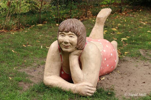 Die Liegende im Französischen Garten
