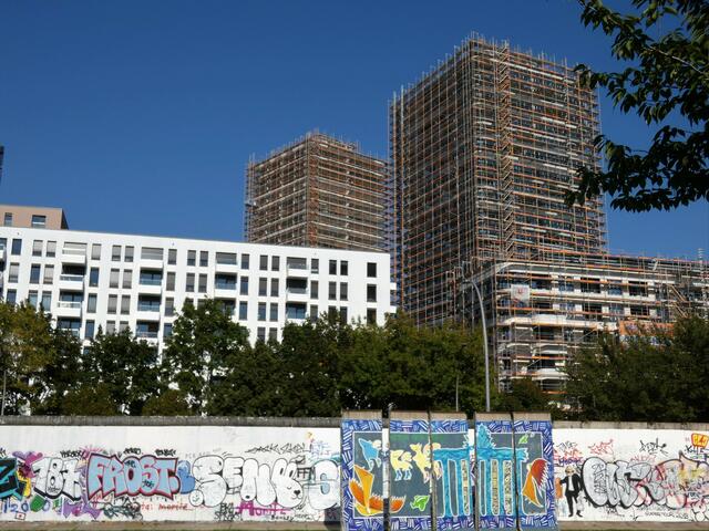 Blickrichtung Mühlenstraße, auch die letzten leere Flächen werden zugebaut.