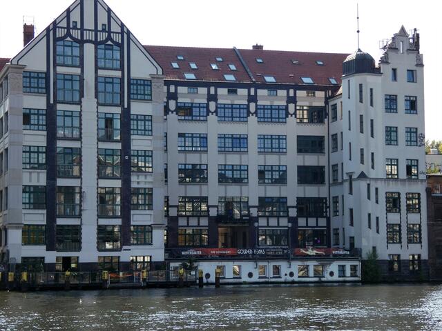 Geschäftshaus und Event-Location, Rivo Spreeterrassen auf der Kreuzberger Seite.