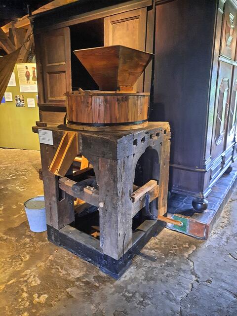 eine handbetriebene kleine Bauern-Mühle