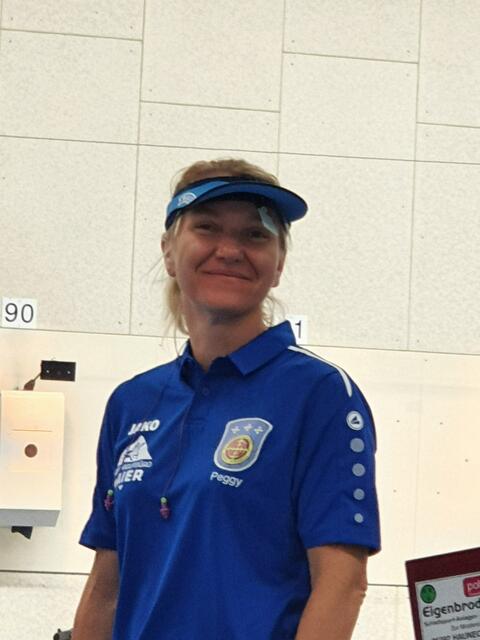 Sichtlich zufrieden ist Peggy Wölk über ihren 8. Platz mit der Luftpistole mit 540 Ringen. Sie erhielt dafür die Meisterschaftsmedaille.