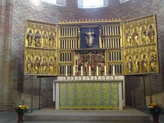 Altar im Dom zu Ratzeburg. Innere Bilder sind im Laufe der Geschichte verloren gegangen.