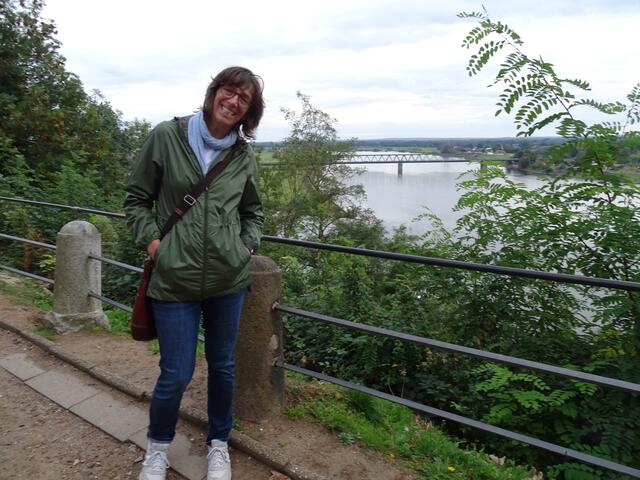 Stefanie bei der Aussichtskanzel von Lauenburg