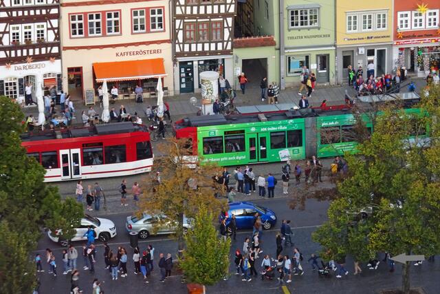Rummel in Erfurt - Lange Schlangen am Einlass