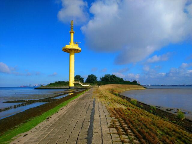 Der Weg zur Halbinsel Langlütjen. Die Insel selbst darf nicht betreten werden.